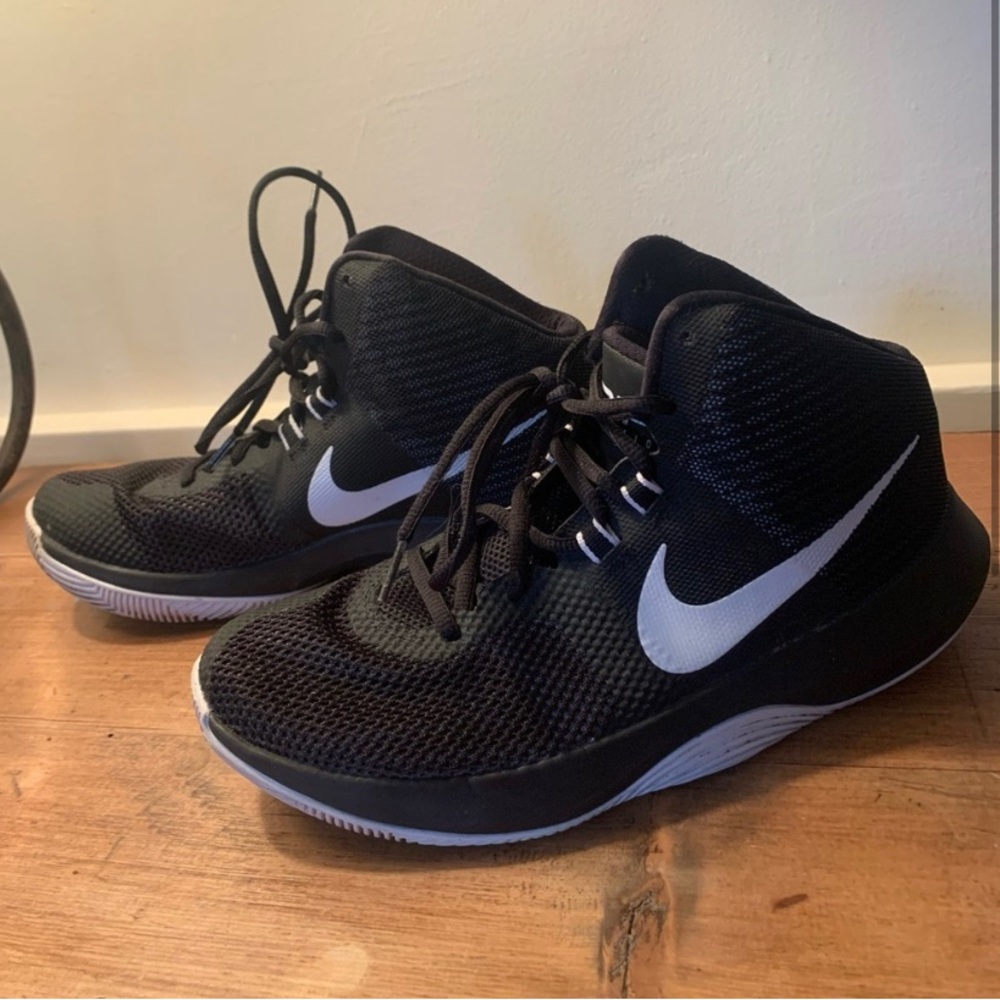 Men’s black Nike Air Precision size 8.5